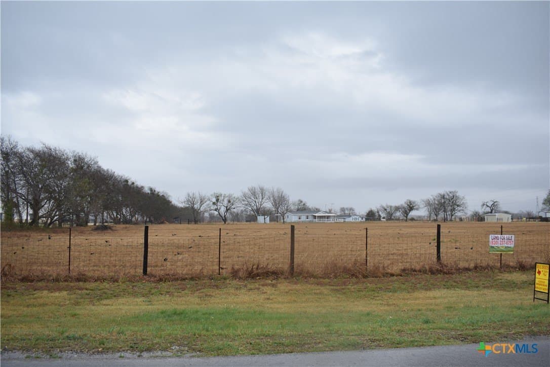 1.01 acres in Guadalupe County - photo 2