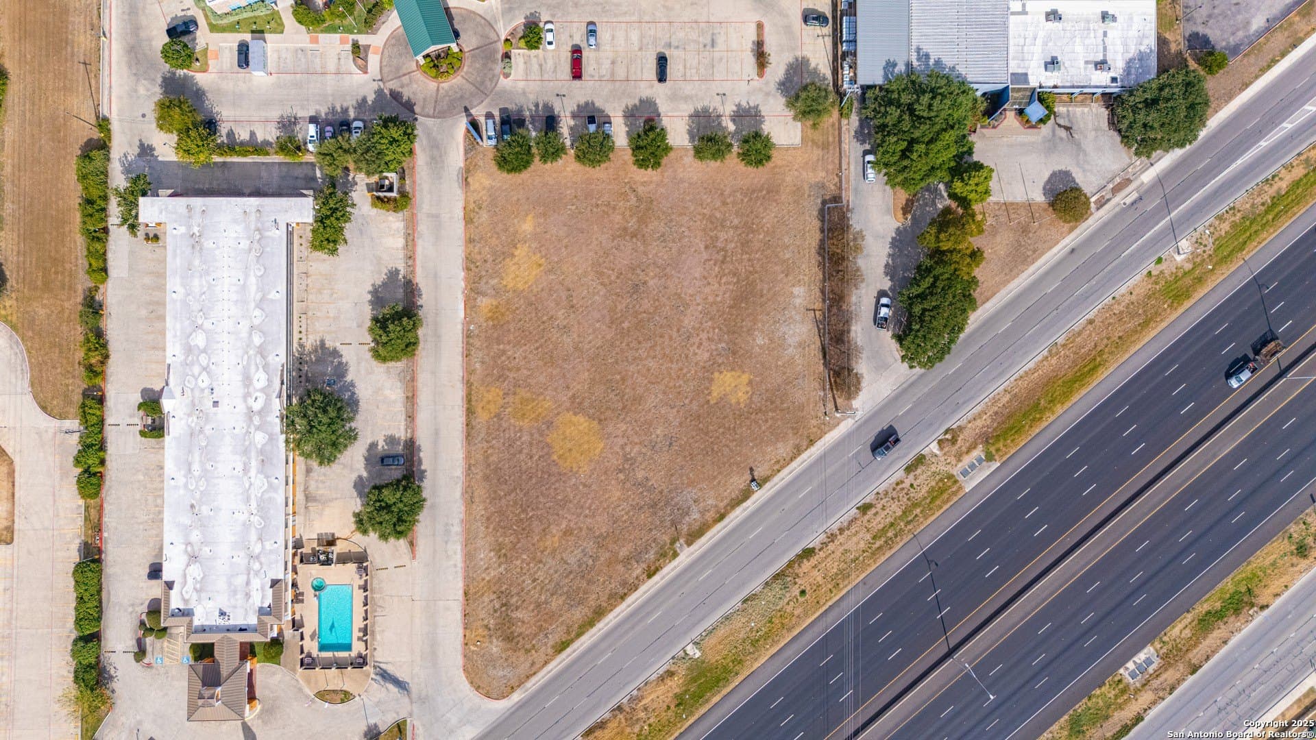 1501 N Business IH 35