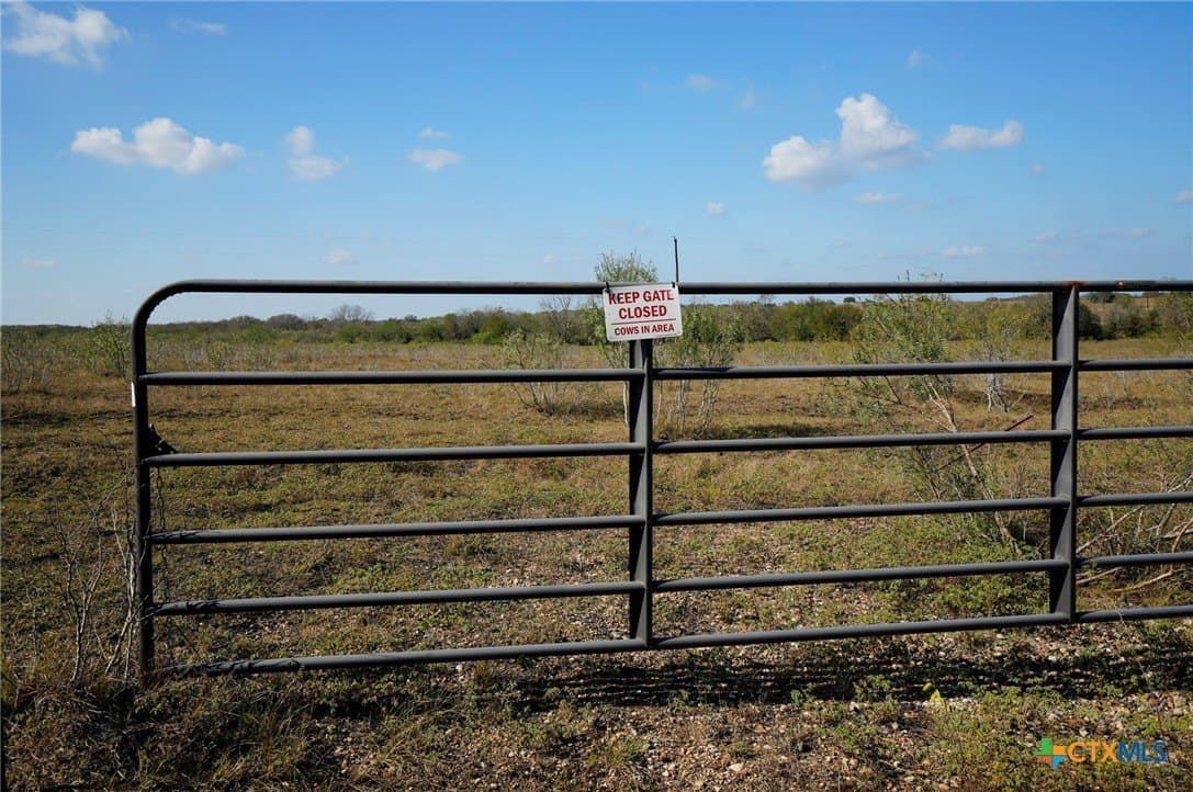 10.01 acres in Gonzales County - photo 16