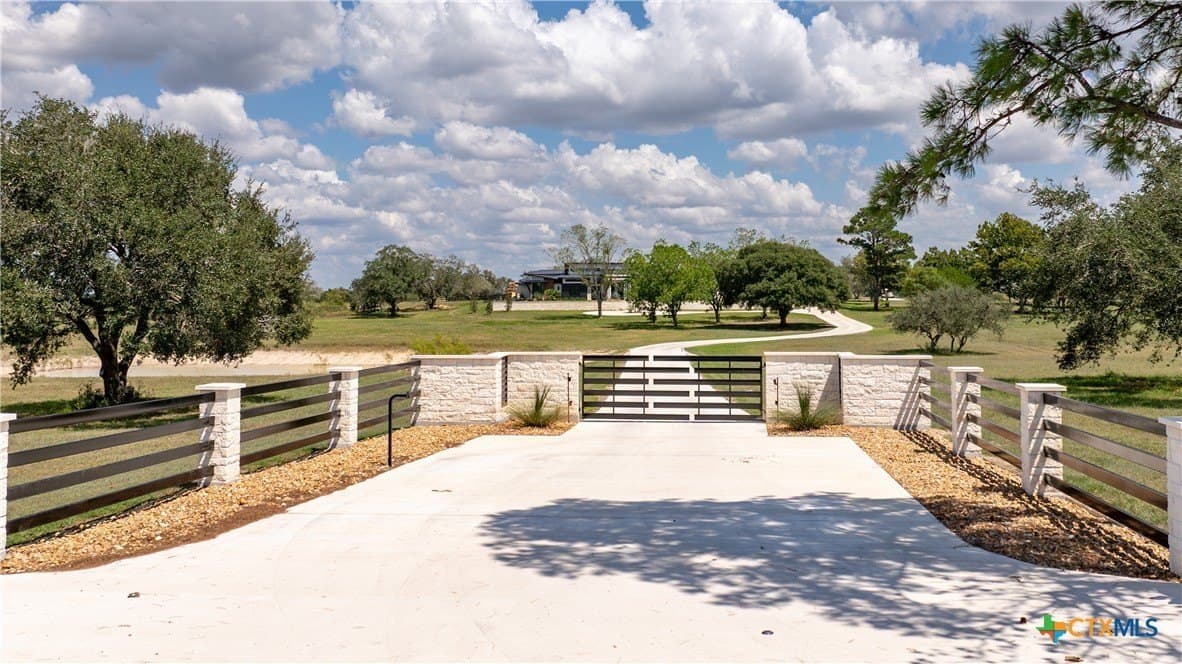 25 acres in Victoria County - photo 2
