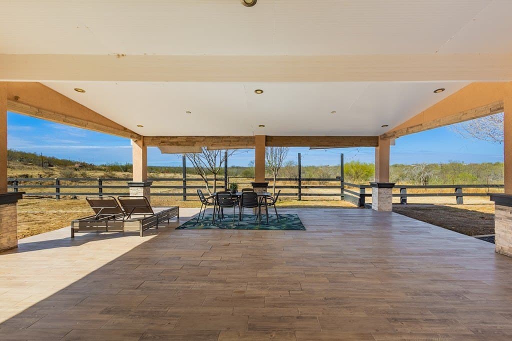 73,658 acres in Maverick County - photo 14