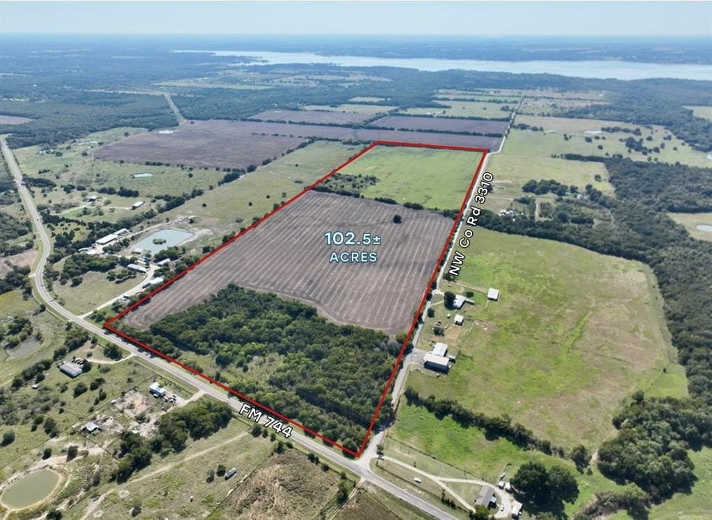 102.5 Acres Fm 744