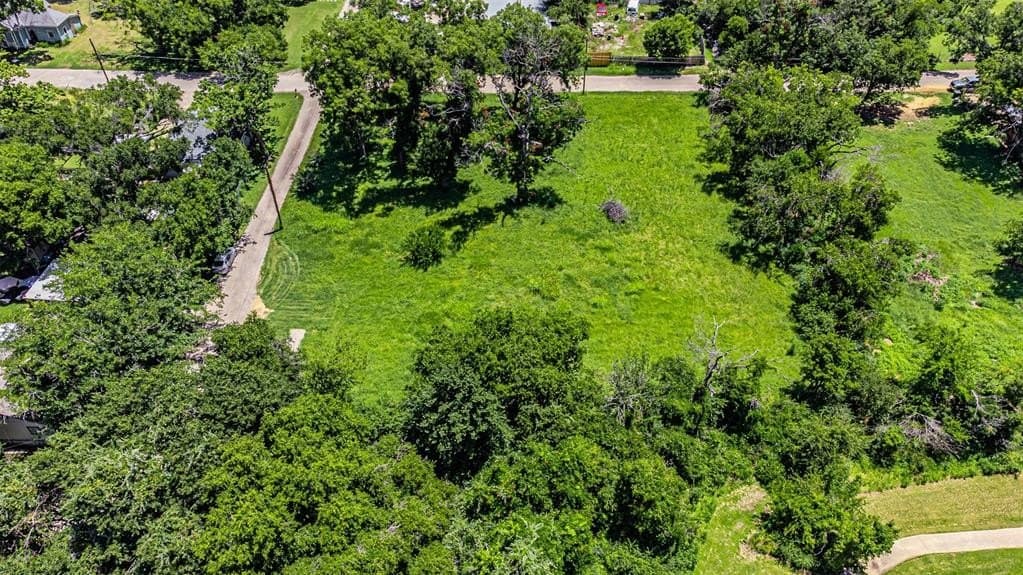 1.07 acres in Johnson County - photo 2