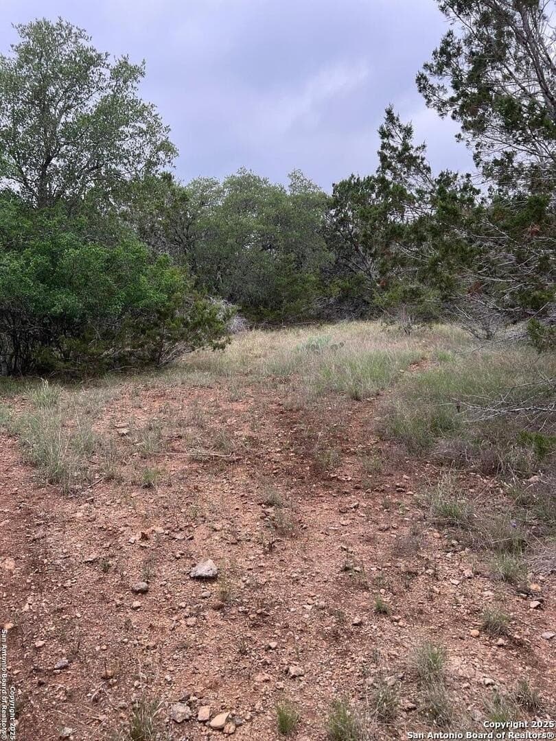 5.28 acres in Bandera County - photo 4