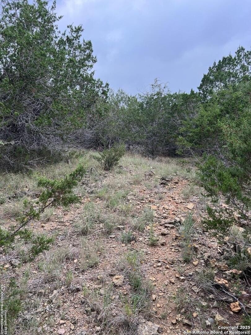 5.28 acres in Bandera County - photo 9