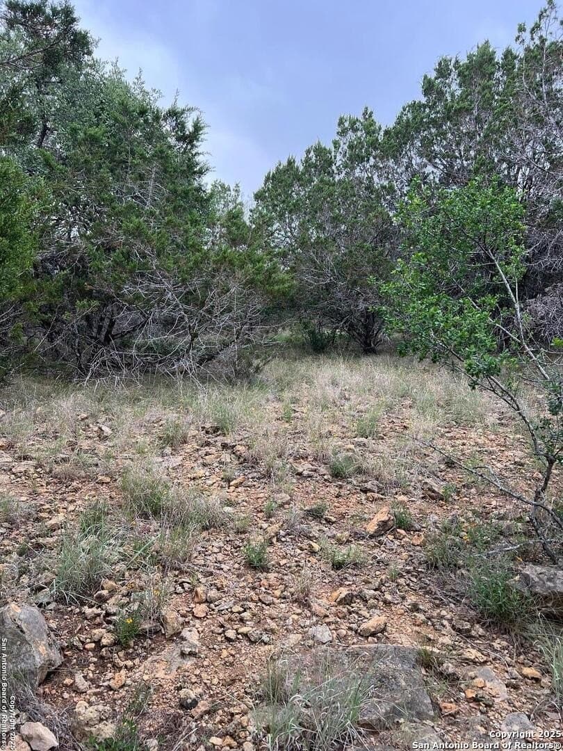 5.28 acres in Bandera County - photo 12