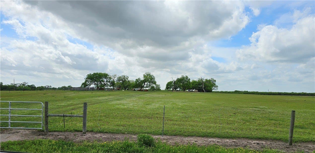 11.79 acres in Kleberg County - photo 2