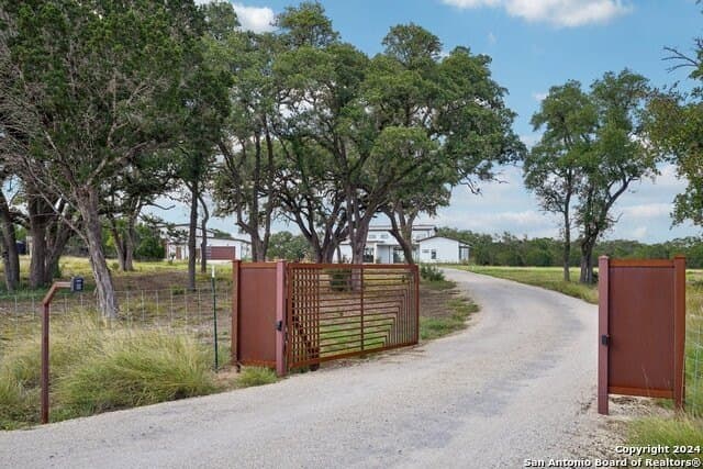 10.06 acres in Bandera County - photo 8