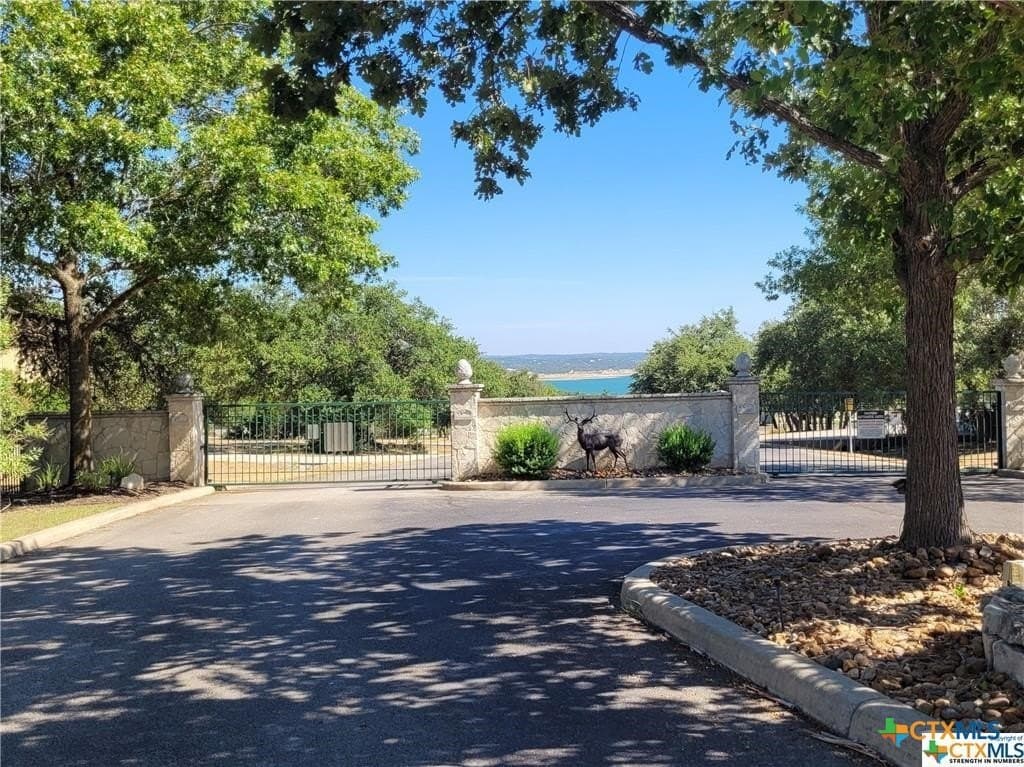 0.94 acres in Comal County - photo 3