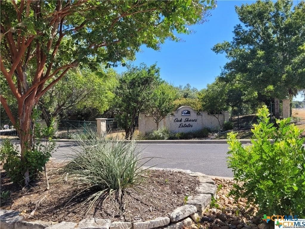 0.94 acres in Comal County - photo 4