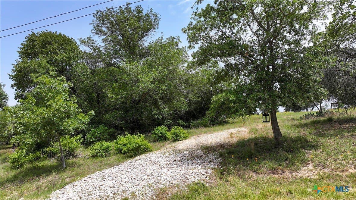 5 acres in Gonzales County - photo 7