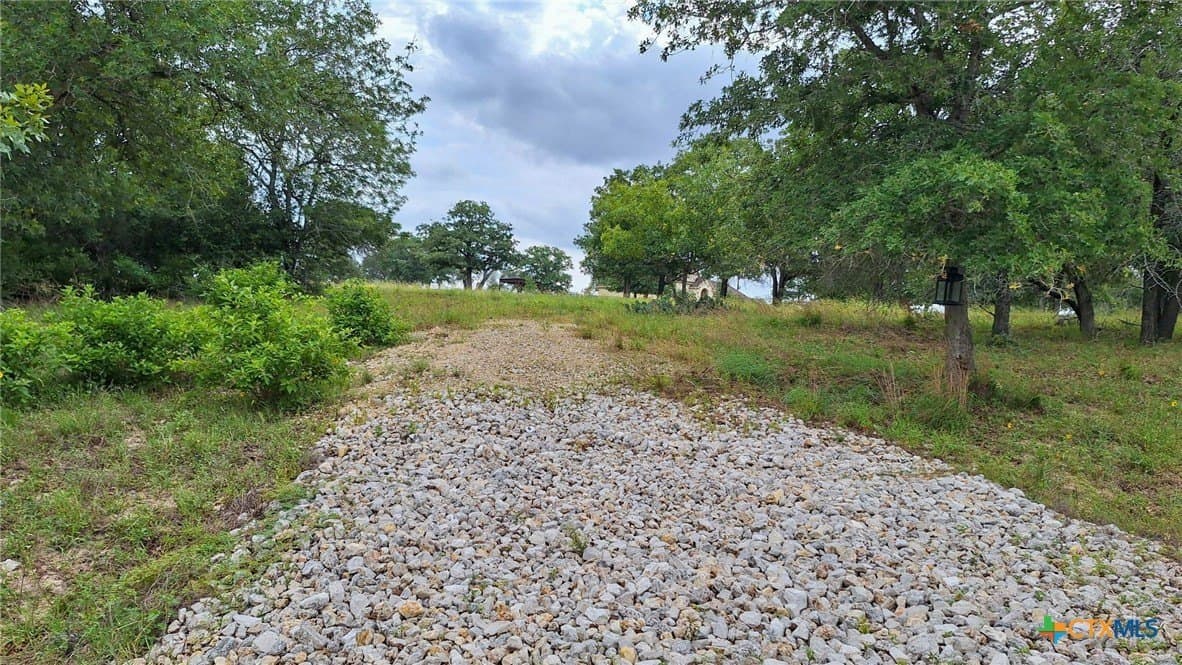 5 acres in Gonzales County - photo 6
