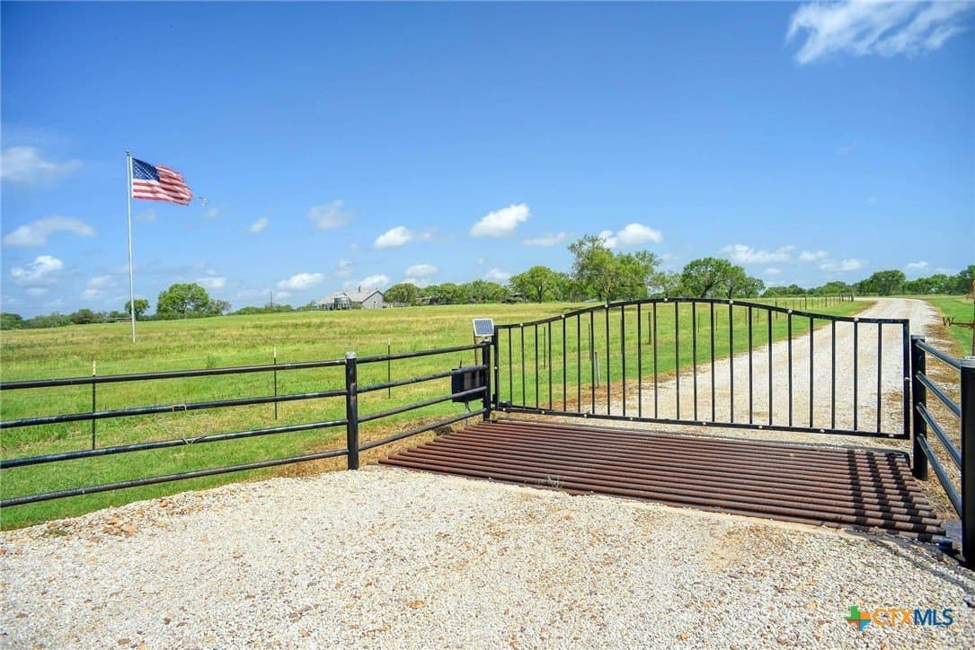 25.7 acres in Lavaca County - photo 2