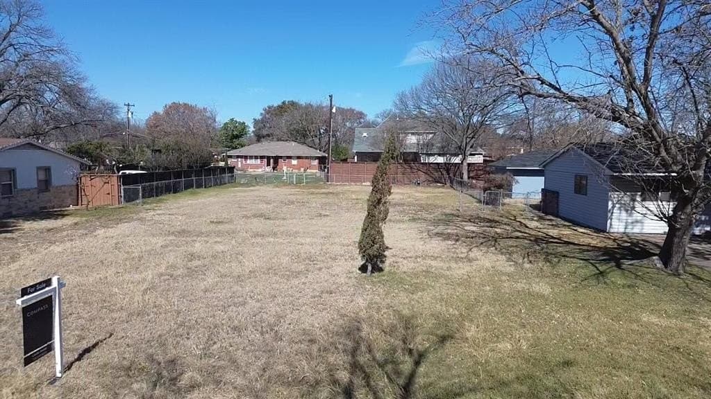 0.25 acres in Dallas County - photo 7
