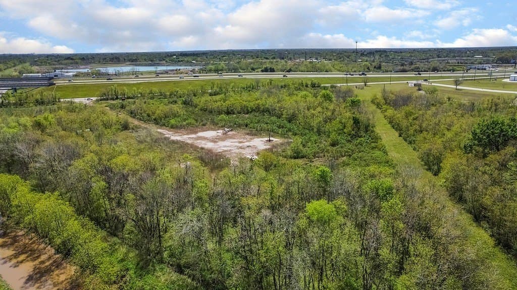 21.66 acres in Brazoria County - photo 3