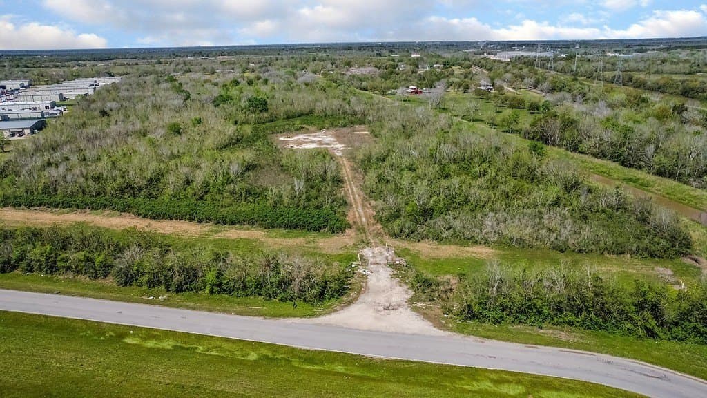 21.66 acres in Brazoria County - photo 4