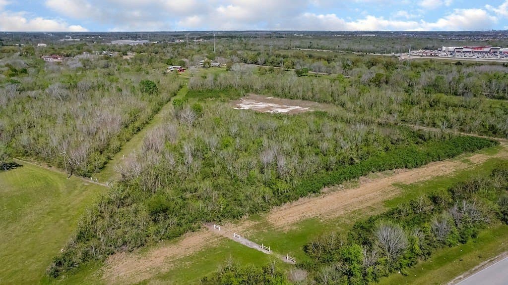 21.66 acres in Brazoria County - photo 5