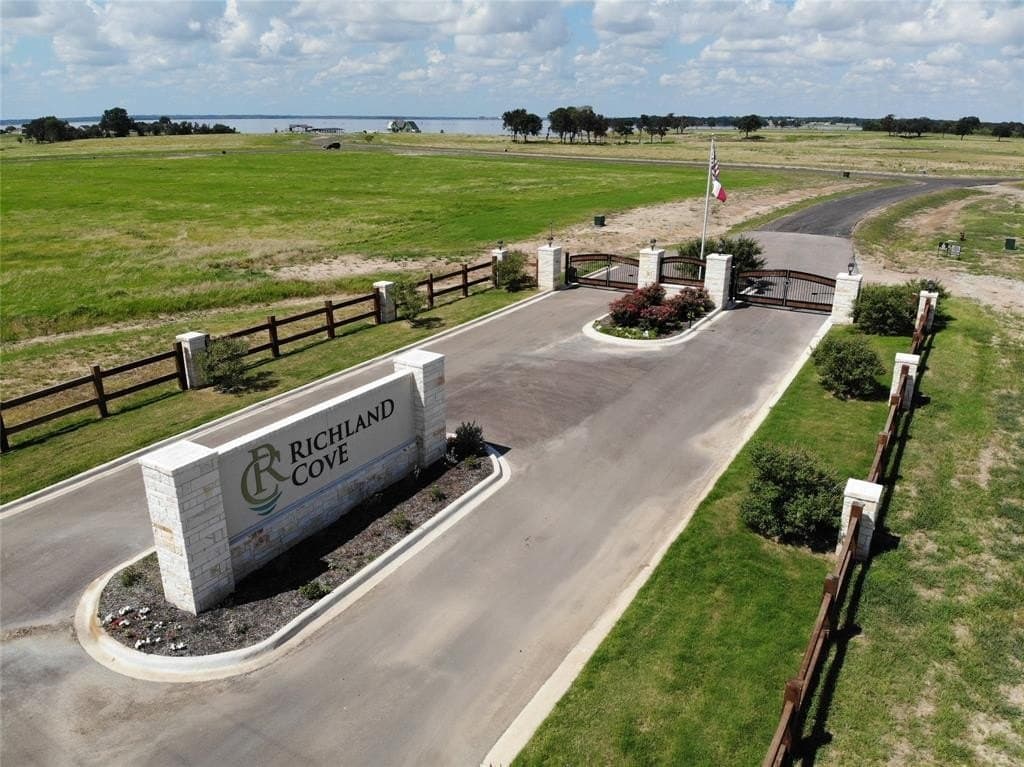1.21 acres in Navarro County - photo 15