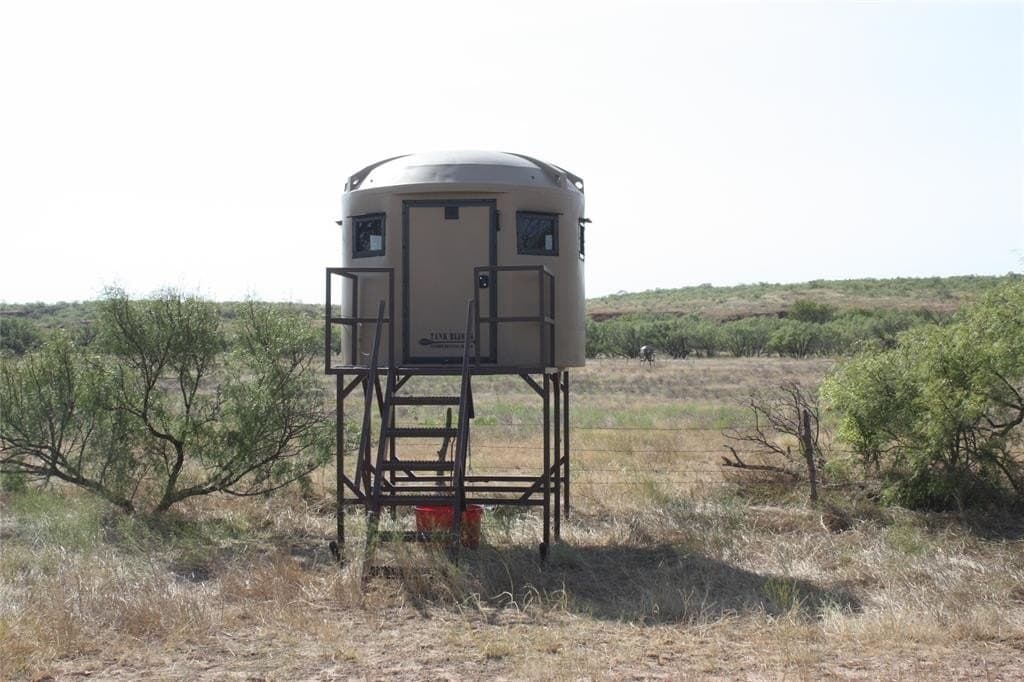 319 acres in Baylor County - photo 2