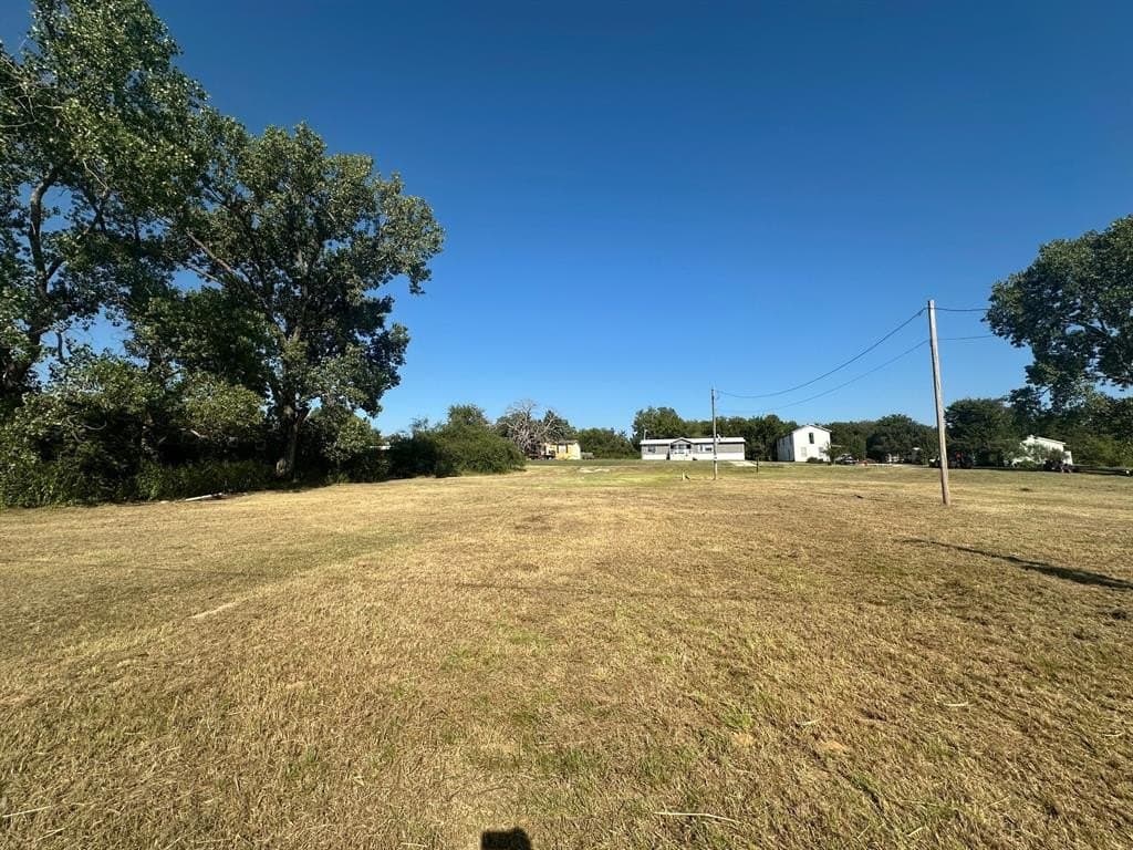 0.5 acres in Cooke County - photo 2