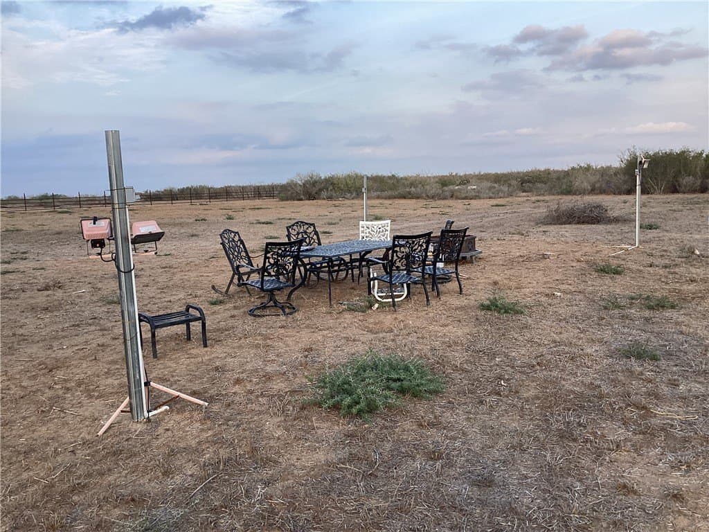 10 acres in Jim Wells County - photo 2