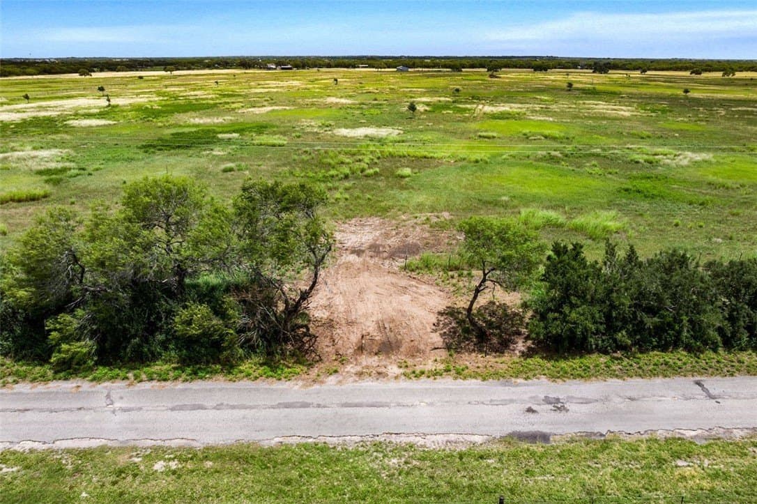 10 acres in Kleberg County - photo 2