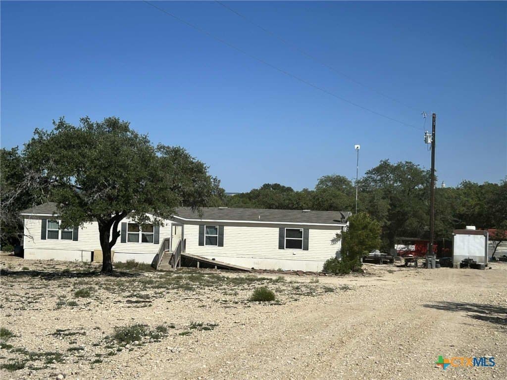 372 Private Road 3447