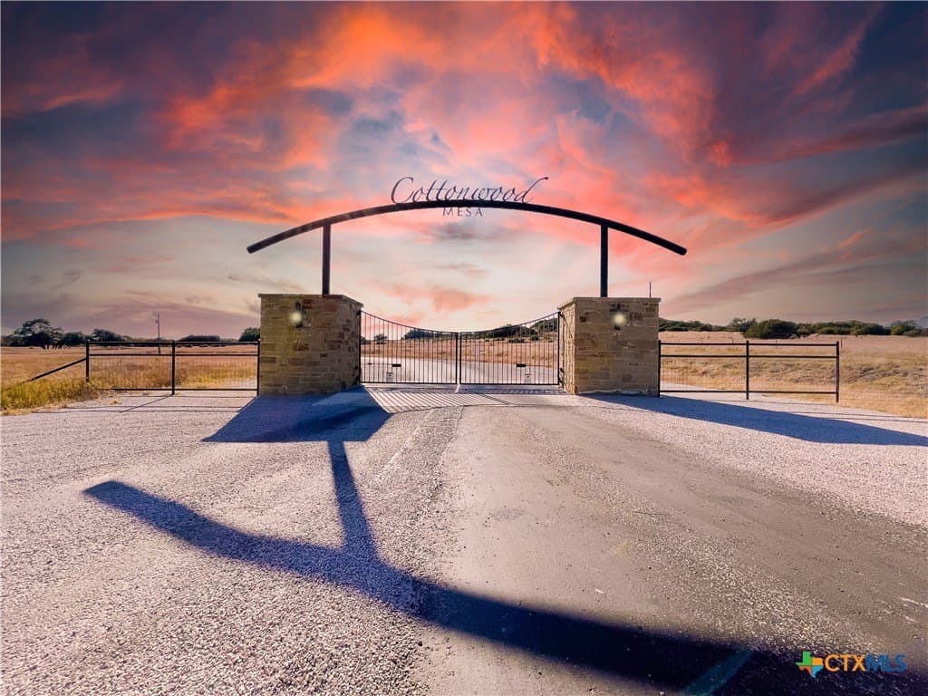 Cottonwood Mesa Drive lot: 49