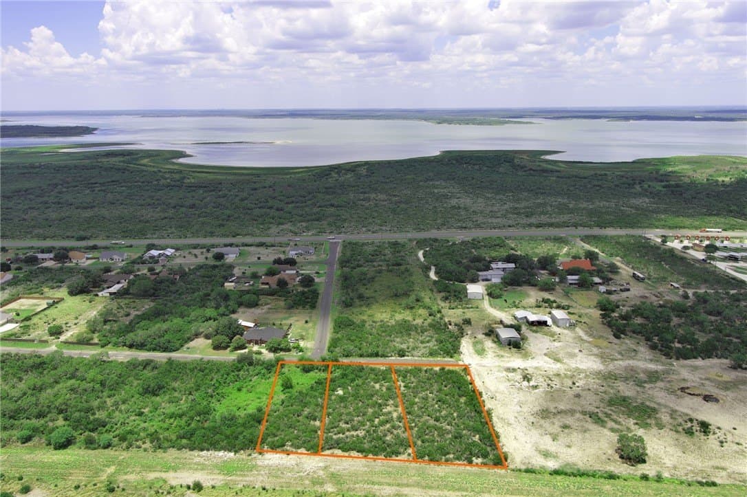 1.5 acres in Live Oak County - photo 5
