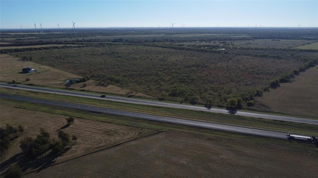 111.96 acres in Hill County - photo 3