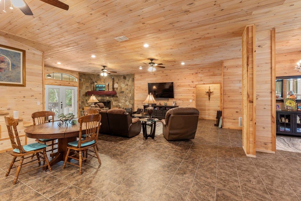18.95 acres in Henderson County - photo 8