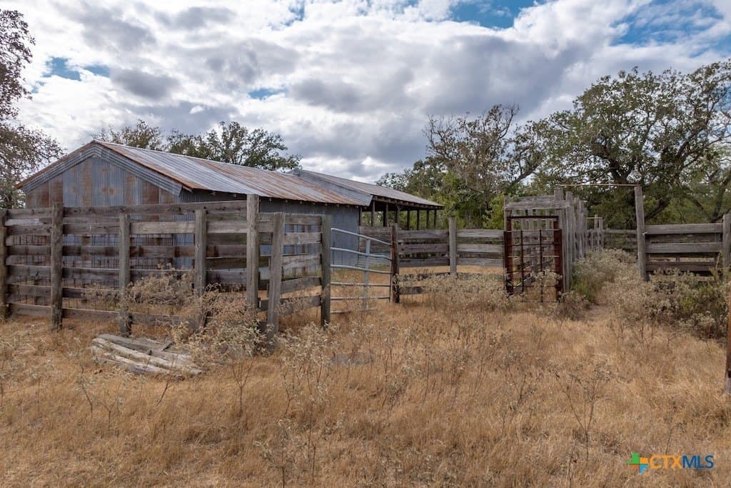 238.5 acres in Gonzales County - photo 3