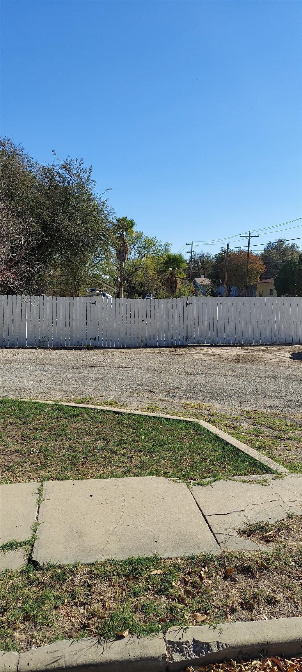 601 E Losoya