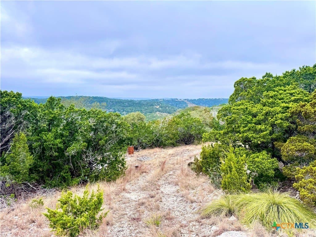 25.72 acres in Kerr County - photo 2