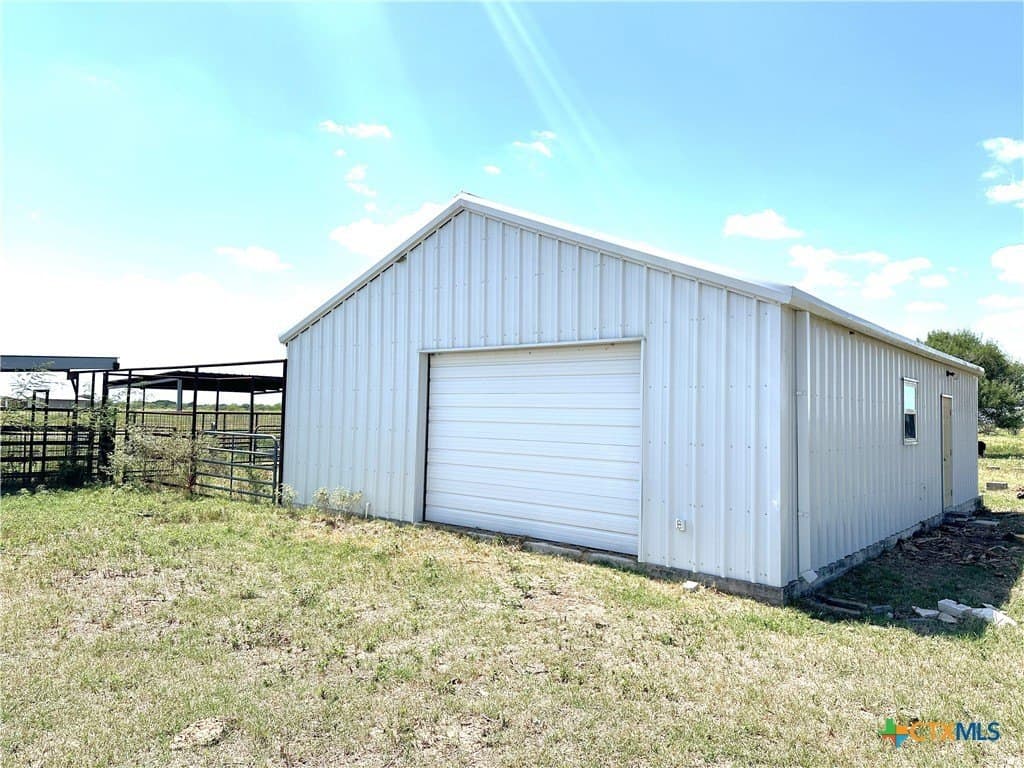 20 acres in Victoria County - photo 5