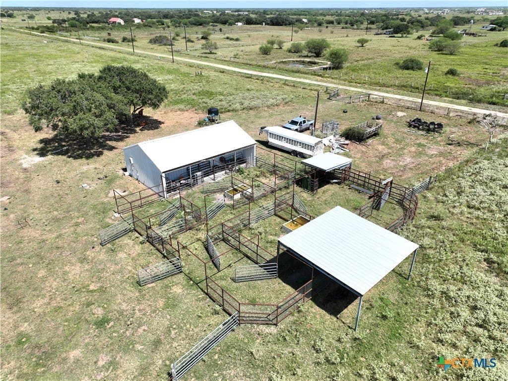 20 acres in Victoria County - photo 3