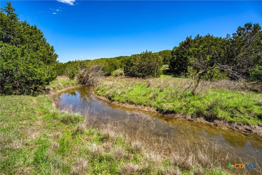 686.04 acres in Lampasas County - photo 2