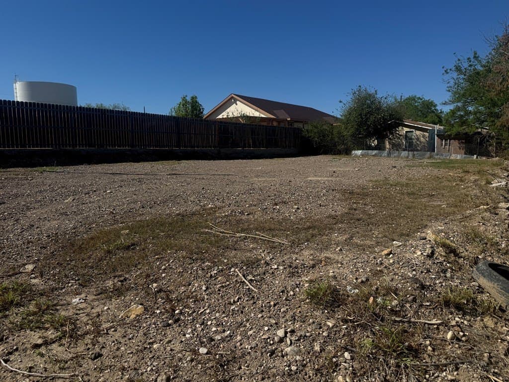 0.12 acres in Maverick County - photo 4