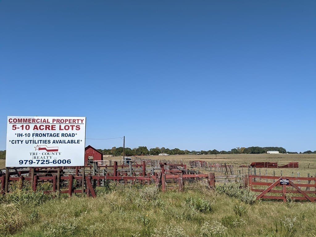 10 acres in Colorado County - photo 2