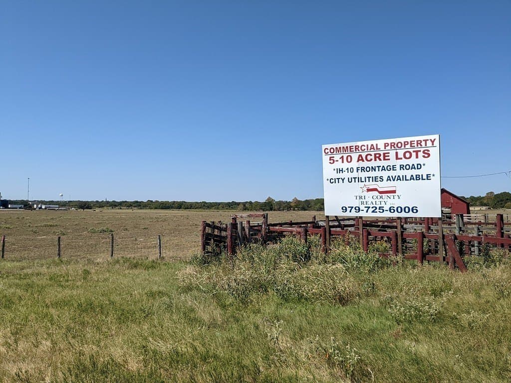 10 acres in Colorado County - photo 3