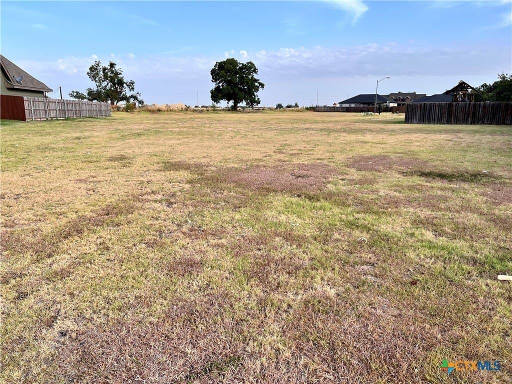 102 Davis Court lot: 8