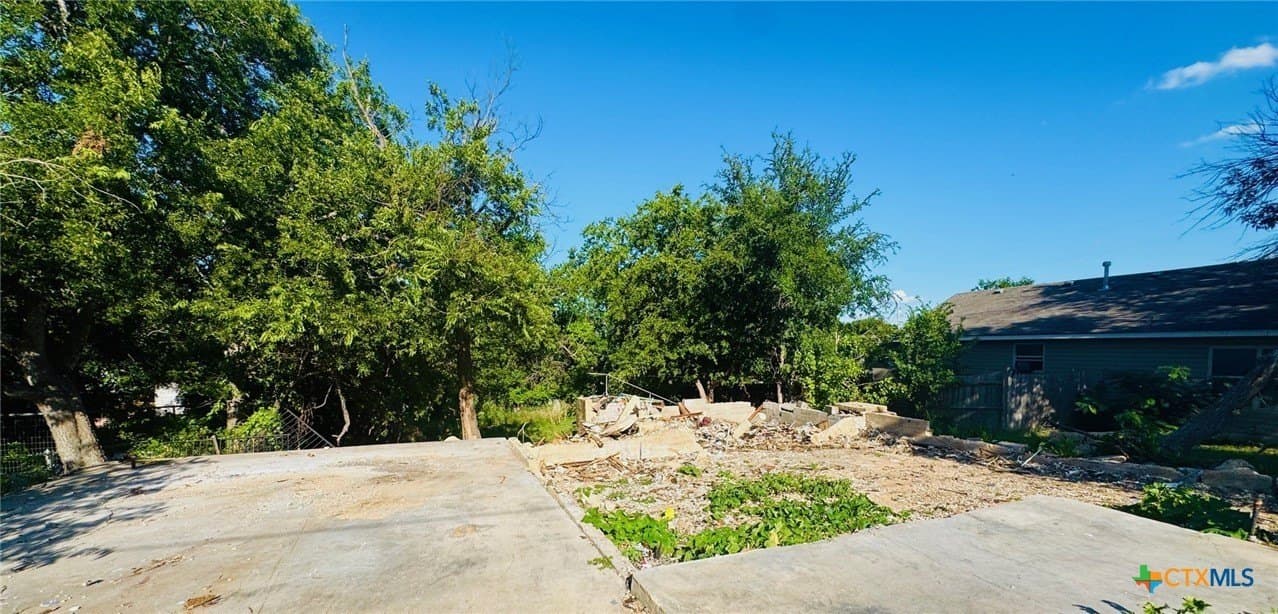 613 Park Street lot: 6