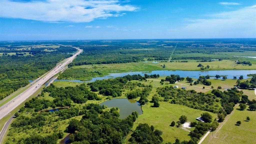 18.95 acres in Navarro County - photo 3