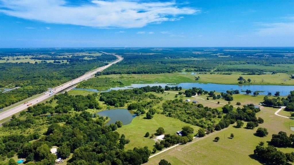 18.95 acres in Navarro County - photo 25