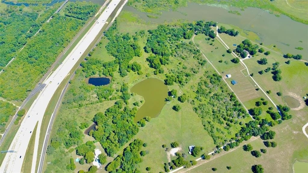 18.95 acres in Navarro County - photo 36
