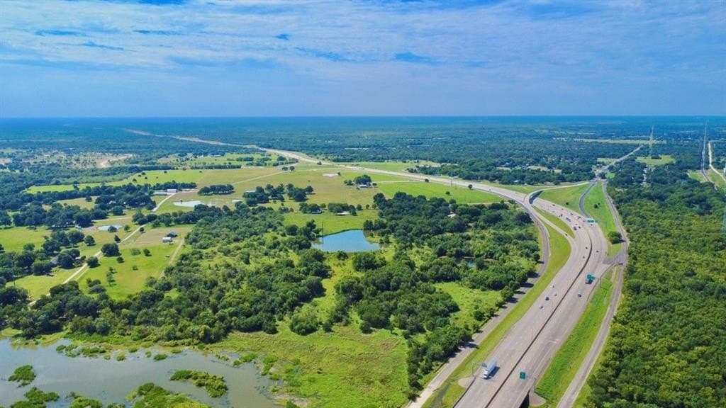 18.95 acres in Navarro County - photo 35