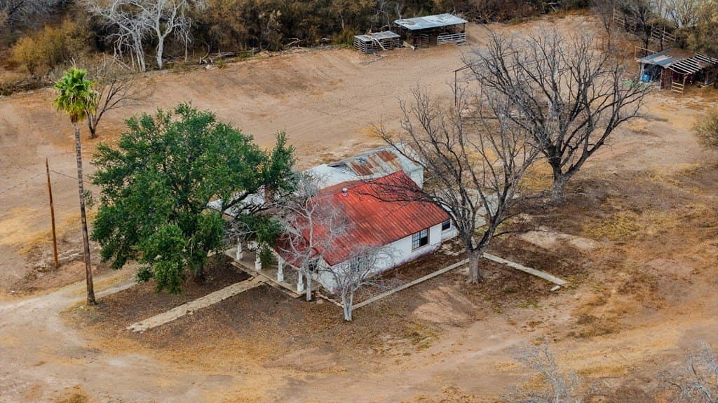 283,575 acres in Maverick County - photo 8