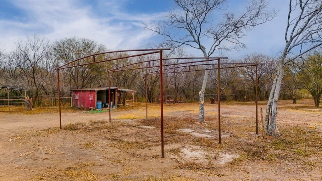 283,575 acres in Maverick County - photo 19