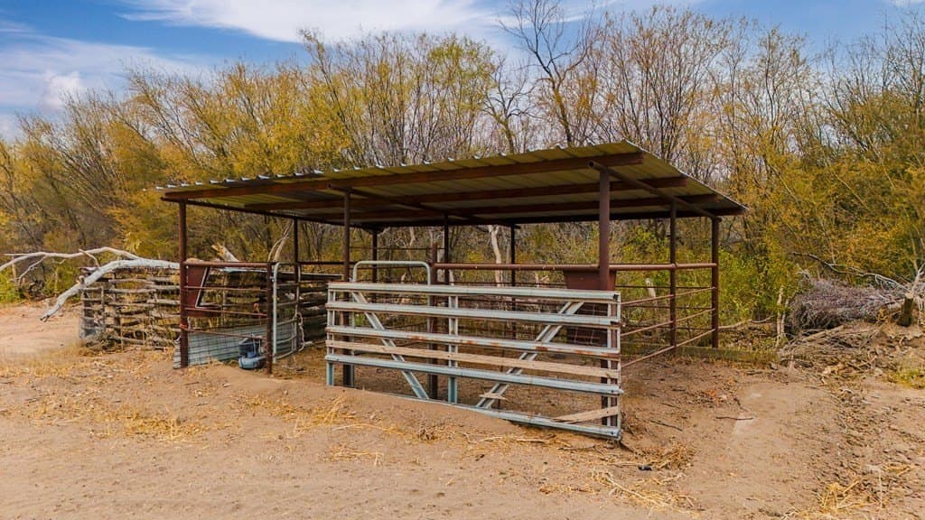 283,575 acres in Maverick County - photo 17