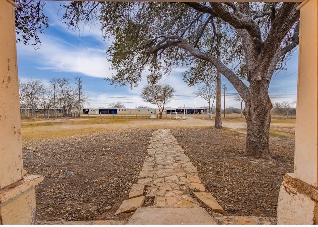 283,575 acres in Maverick County - photo 22